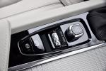 Volvo V60 D4 Cross Country 2018 года (WW)